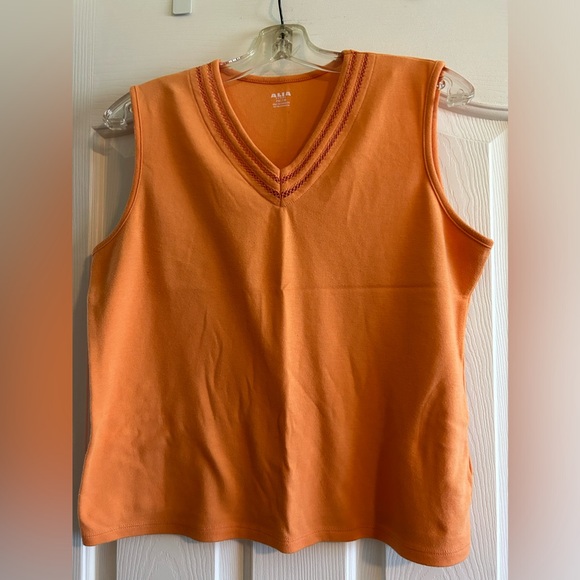 Orange 🍊 v neck tank - Picture 1 of 3